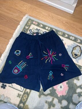 Drawstring shorts with embroidery